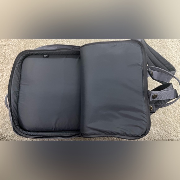 Fjallraven Kanken 17 inch laptop backpack Gray - Picture 4 of 12
